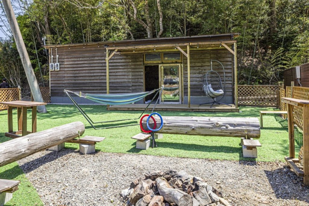 MOUNTQ Boathouse, a lakeside rental where dogs can stay indoors in Wakayama