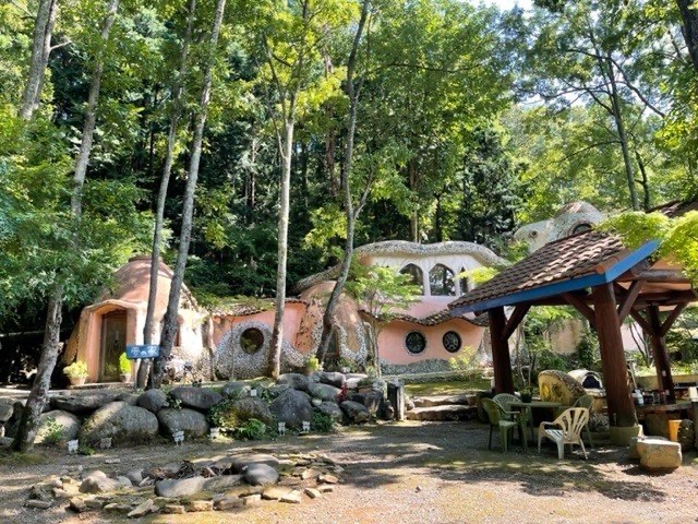 Dream House, a one-group-a-day earthen house in Izunokuni, Shizuoka