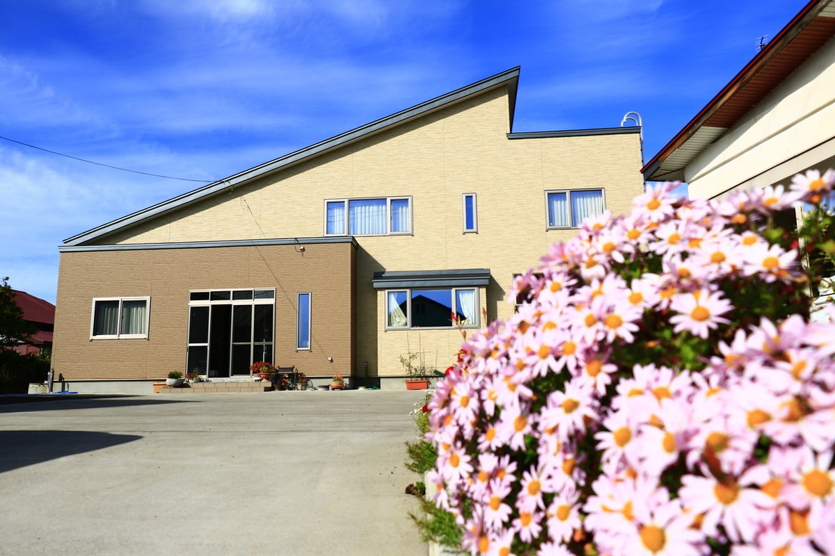 Japan autumn foliage accommodation – Apple Heart Farm Stay