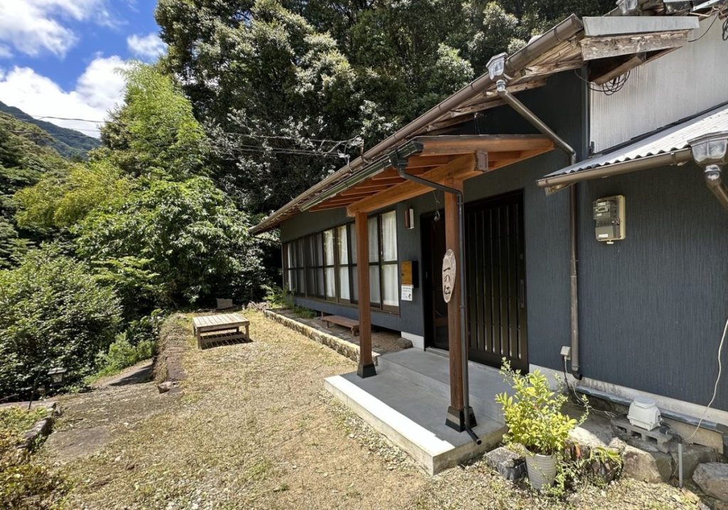 Higashimera Silver Mirror Inn Ichinojin, a private house in the mountains of Miyazaki
